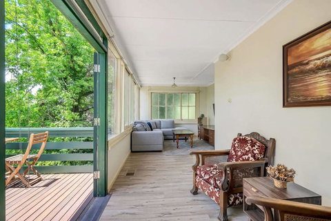 Pool Table Traditional Mountain Escape - Accommodation Asia 3