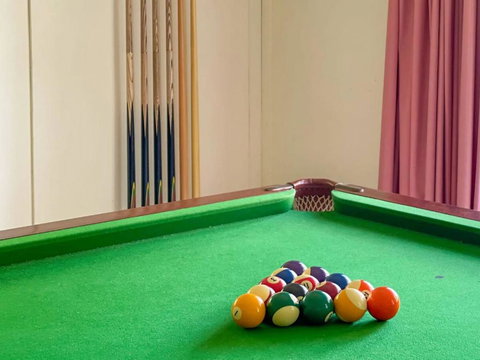 Pool Table Traditional Mountain Escape - Accommodation Asia 2
