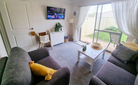 Queen Bed Apartment- No Sharing, Your Very Own Space - Accommodation Asia 1