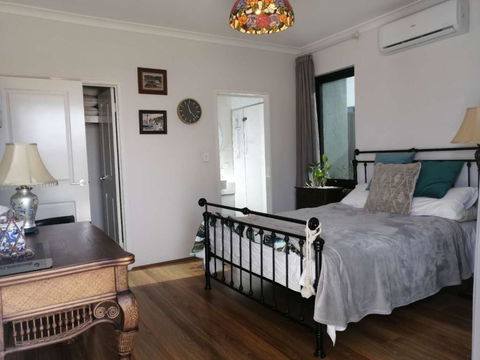 Private & Cosy! Master Bedroom In Perth With Garden View - Accommodation Asia 2