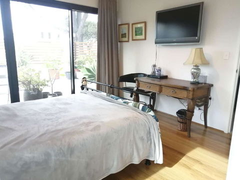 Private & Cosy! Master Bedroom In Perth With Garden View - Accommodation Asia 1
