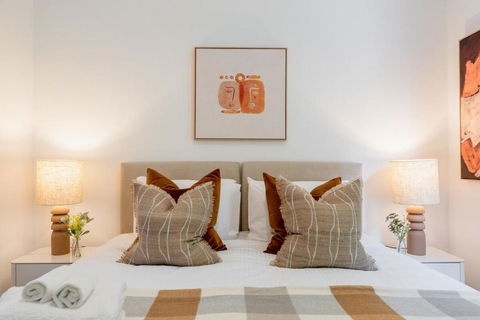 Prahran Timeless & Modern Haven, With Parking - Accommodation Asia 3