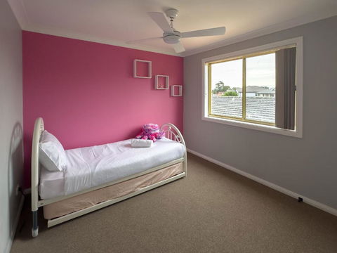 Prestons Dream Holiday 4 Bedroom - Accommodation Guide 1