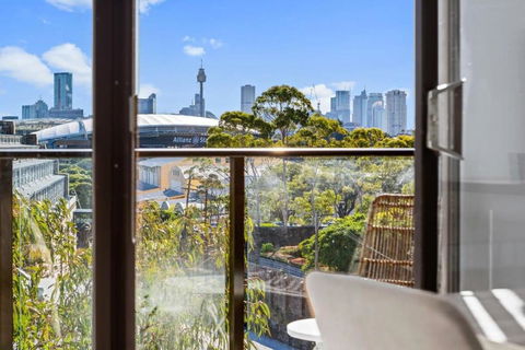 Prime Location 2-Bed Apartment With Parking - Accommodation Asia 0