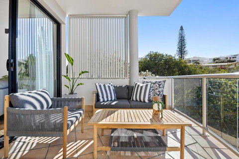 Pristine 2-Bed Apartment With Pool And Balcony - Accommodation Asia 1