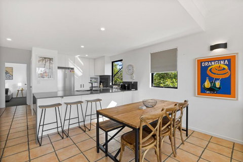 Pristine 2-Bed Apartment With Pool And Balcony - Accommodation Asia 2