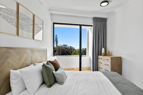 Pristine 2-Bed Apartment With Pool And Balcony - Accommodation Asia 3