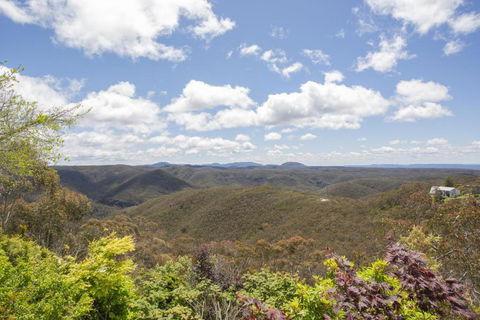 Pristine Mountain Retreat With Expansive Views - Accommodation China 1