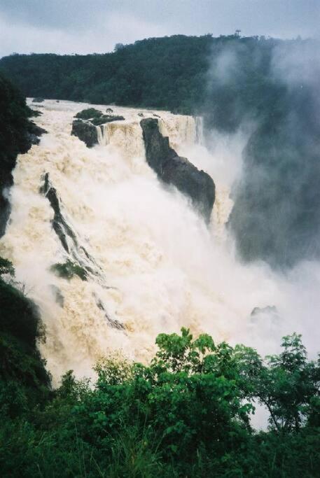 Private Rainforest Ridge Retreat - Accommodation Asia 3