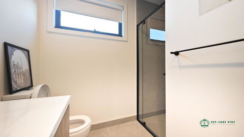 Private Suite With Queen Bed TV - Room 11 - Accommodation Asia 1