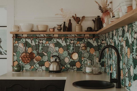 Quaint And Intimate 1-bed Seaside Cottage - Accommodation Asia 0