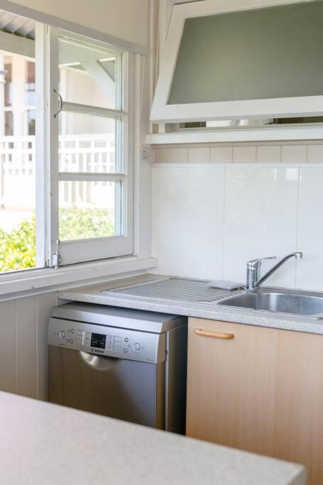 Quaint & Cosy 1 Bedroom Apartment In Queenslander. - Accommodation Asia 2