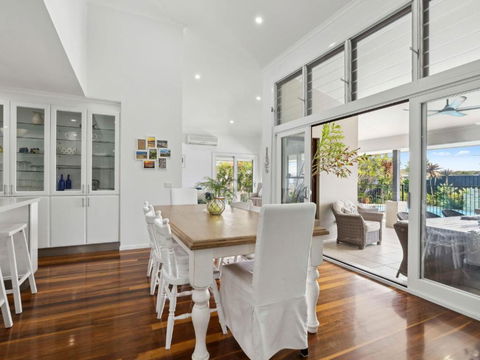 Quay-Largo - Accommodation Guide 0
