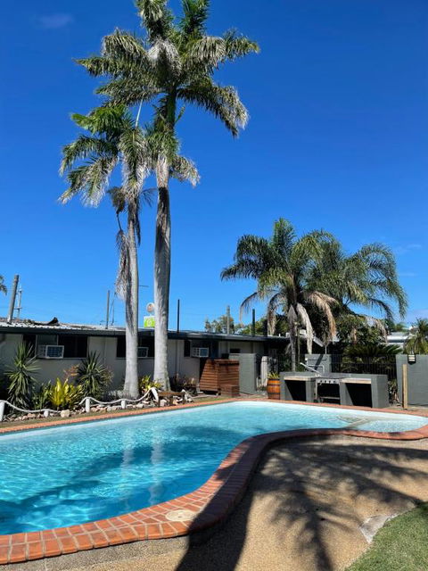 Queens Beach Hotel - Accommodation Asia 2