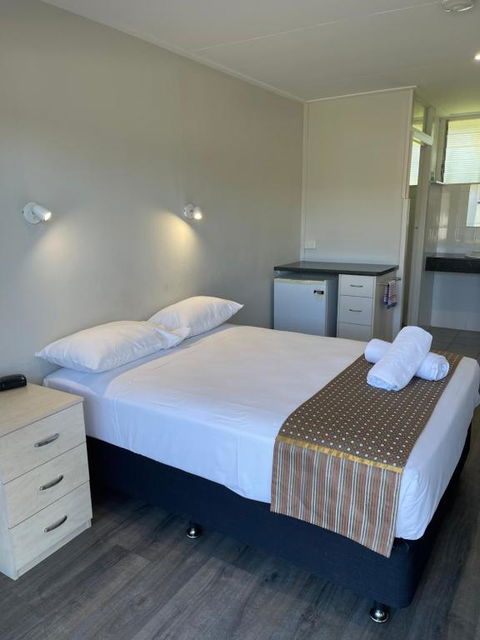 Queens Beach Hotel - Accommodation Asia 3
