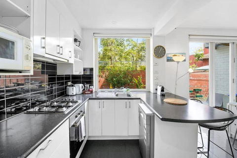 Quiet And Peaceful Beachside 1BR Retreat W Parking - Accommodation Guide 1