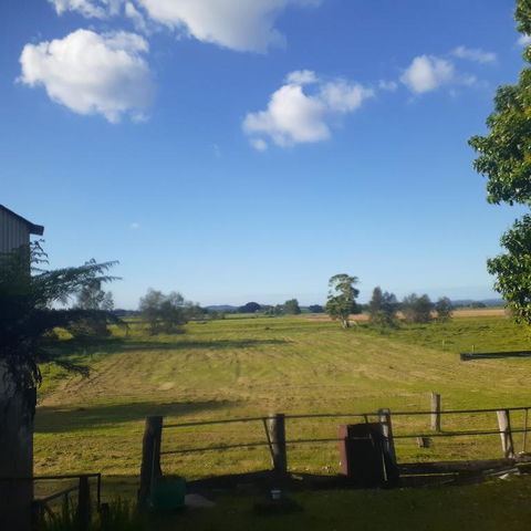 QUIET PROPERTY BY THE RIVER - Accommodation Guide 1
