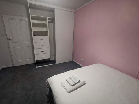 Quiet Room With Off Street Parking In Hobart - Accommodation Asia 0