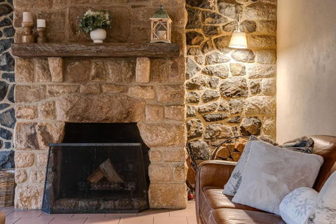 Quigtoo Cottage - Beautiful 4BR Stone Cottage L WiFi L Bath L Garden - Accommodation Asia 3
