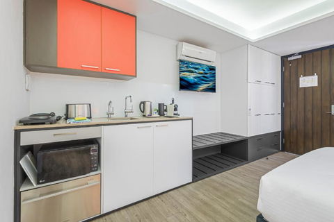 Quirky Studio With Sleek Decor In St Kilda - Accommodation Guide 1