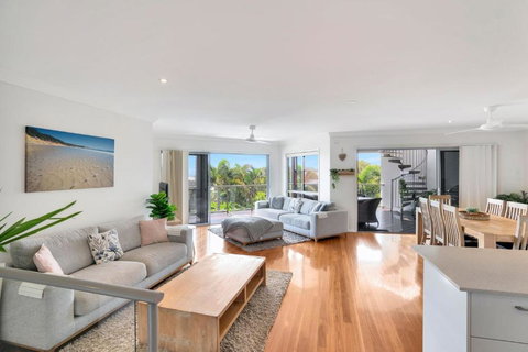 Rainbow Towers 2 Rainbow Beach - Accommodation Asia 1