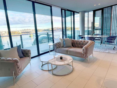 RARE Luxury Waterfront Living - Accommodation Guide 0