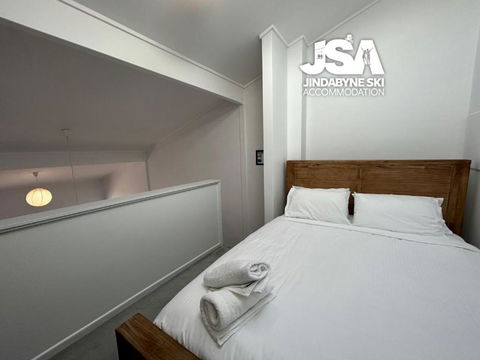 Razorback 4 - Accommodation Guide 0