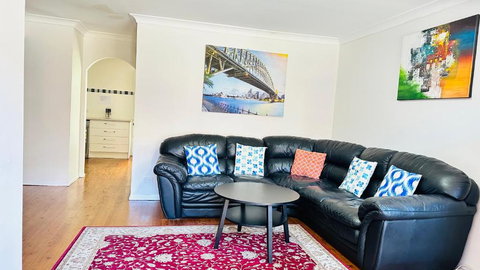 Quiet Family Townhouse In Wollongong CBD - Accommodation Asia 0