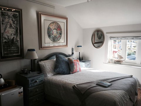 Assemblage Boutique Art B & B - Accommodation Guide 1