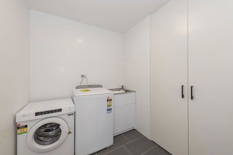 Astra Apartments Newcastle (Broadmeadow) - Accommodation Asia 3