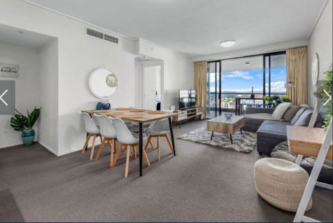 AU1 - Long Stay W Balcony RiverViews Fast WiFi - Accommodation Asia 1