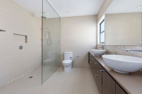 Augusta House - Accommodation China 3