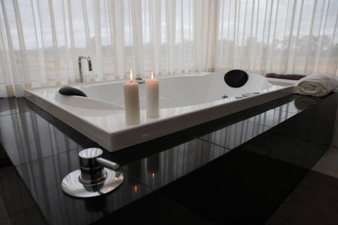Aurora Cottages Bush Retreat - Accommodation Asia 0
