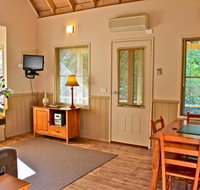 Autumn Leaf Cottage 1 - Accommodation Guide
