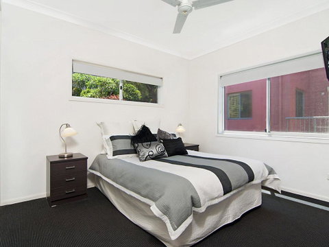Avalon 3 - Views To Die For - Across The Road From Convent Beach - Accommodation Guide 1
