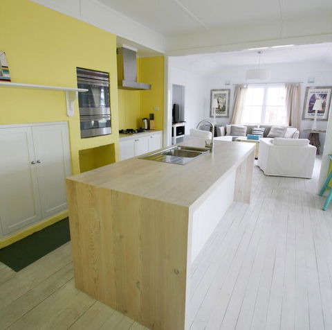 Avalon @Seafarers Beachfront - Accommodation Guide 2