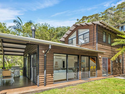 Avoca Beach Living - 84 Avoca Drive, Avoca Beach - Accommodation Asia 1