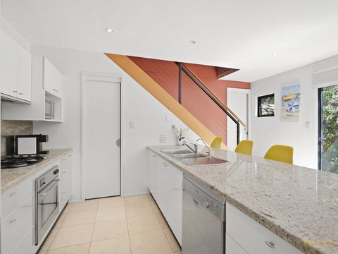 Avoca Beach Living - 84 Avoca Drive, Avoca Beach - Accommodation Asia 3