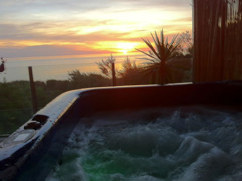Award Winning Beach Front Retreat - Accommodation Asia 0