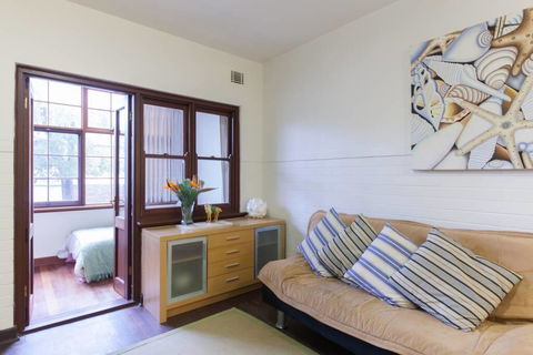 B3 Walk To UWA, Swan River On The Nedlands Border - Accommodation Guide 3