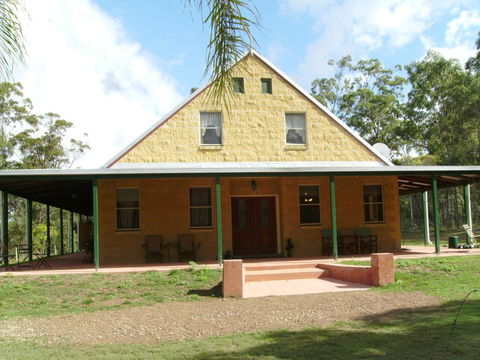 Back To The Bush - Accommodation Guide 1
