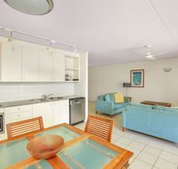 Baden 61 - Rainbow Shores Air conditioned Unit Walk To Beach Pool Tennis court - Accommodation Asia