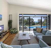 Barefoot Bungalow - Castaways Beach - Accommodation Guide
