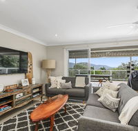 Barefoot Top Floor 32 Skyline Crescent Crescent Head - Accommodation Guide