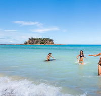 Barlings Beach Holiday Park - Accommodation Asia
