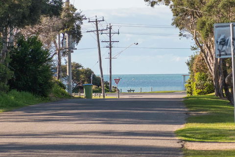 Bay Beach Beauty - Accommodation Guide 0