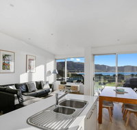 BAY VUE - top floor apartment amazing views - Accommodation Asia