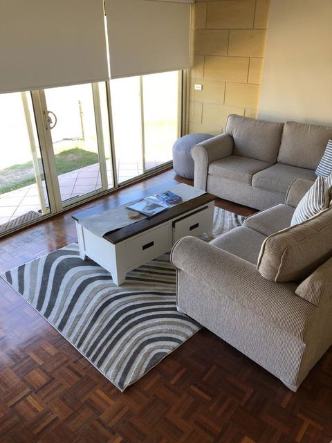 Bayview No 1 - Next To The Beach! - Accommodation Guide 0