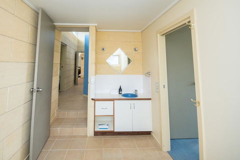 Bayview No 1 - Next To The Beach! - Accommodation Guide 3