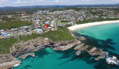 BEACH BREAK, 34 CLIFF ROAD - Accommodation Asia 0